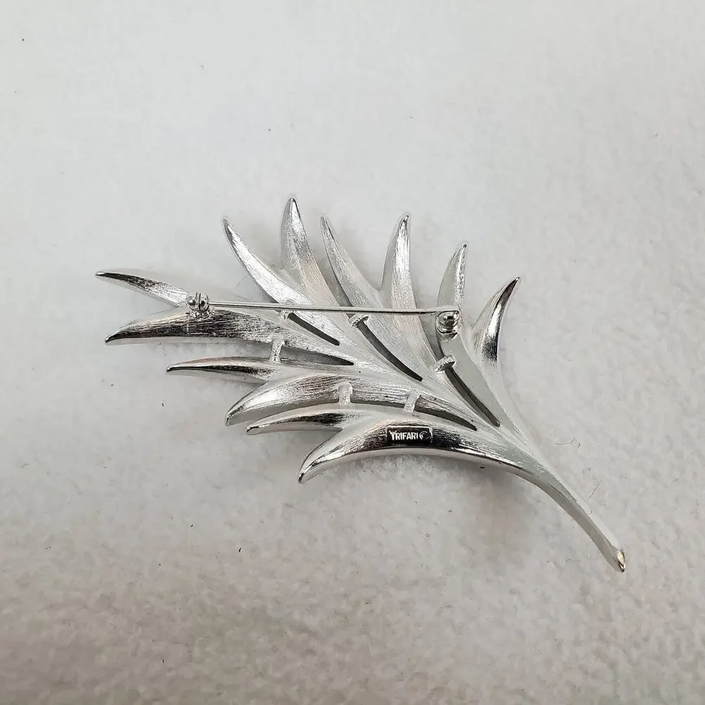 Vintage Crown Trifari Textured Silver Tone Swirl Feather Leaf Pin Brooch